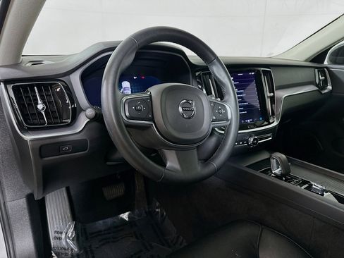 Used 2024 Volvo S60 B5 Core image 9