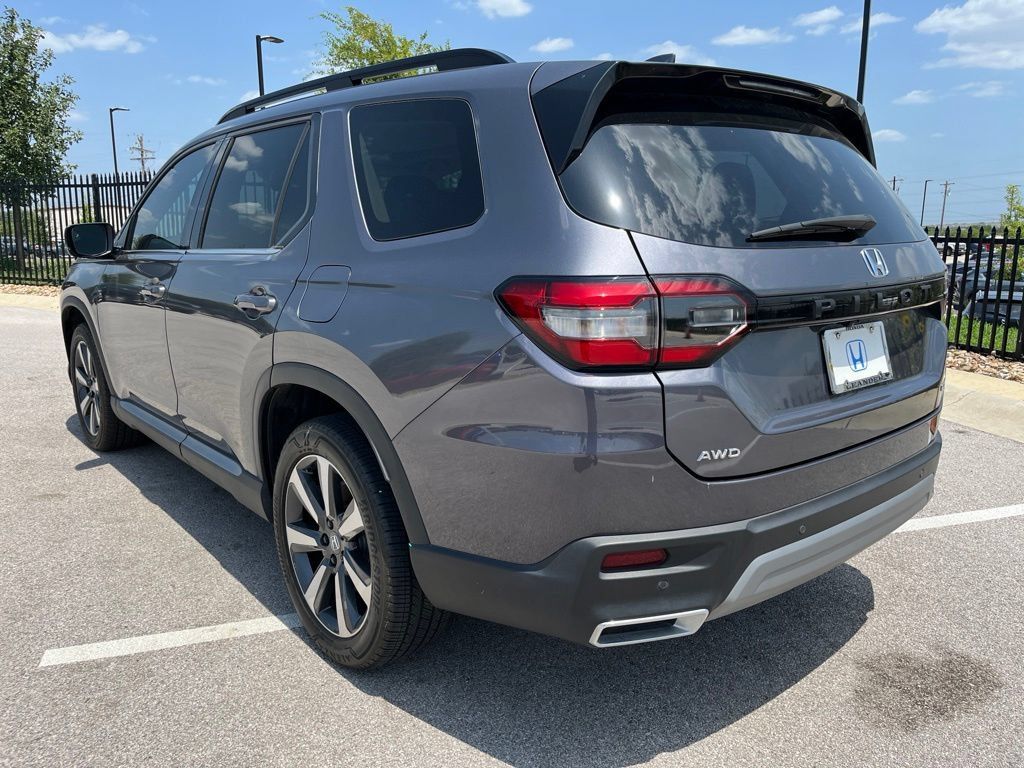 Used 2025 Honda Pilot Touring image 6