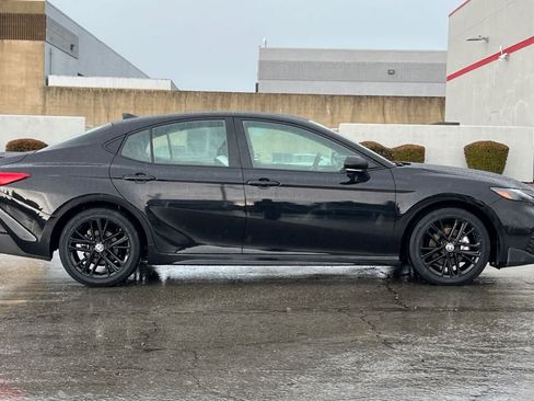 Used 2025 Toyota Camry SE FWD image 6