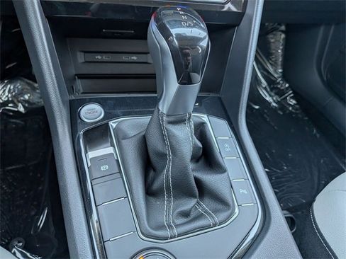 New 2026 Volkswagen Taos SE image 16