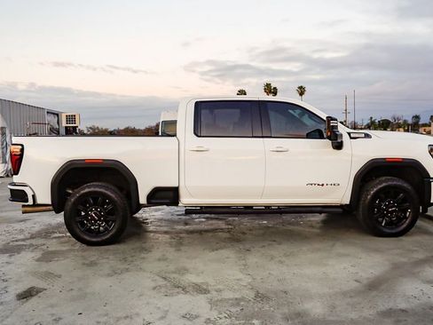 Used 2025 GMC Sierra 2500 AT4 image 13