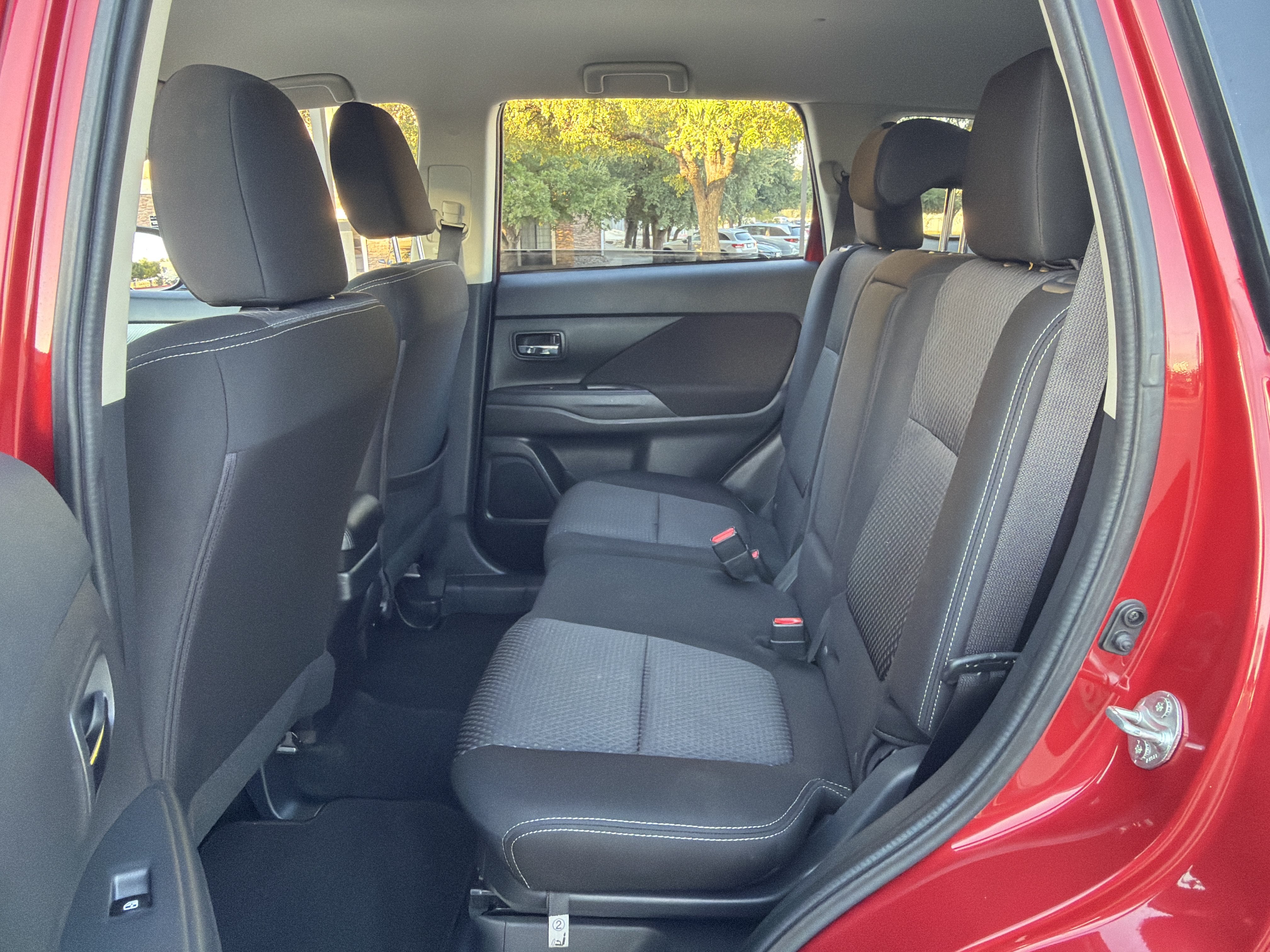 Used 2018 Mitsubishi Outlander SE FWD image 21