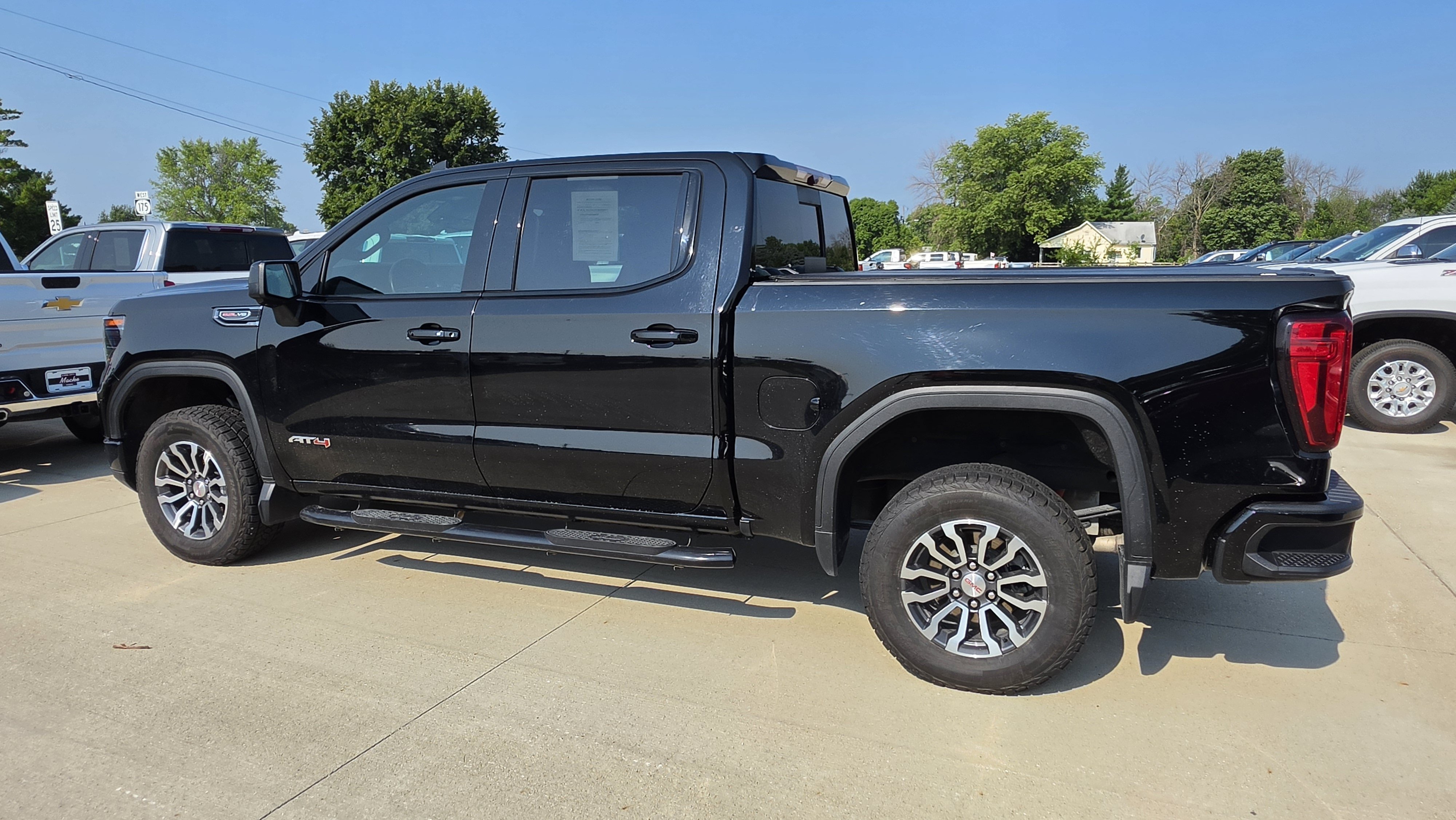 Certified 2023 GMC Sierra 1500 AT4 w/ Technology Package AWD/4WD image 8