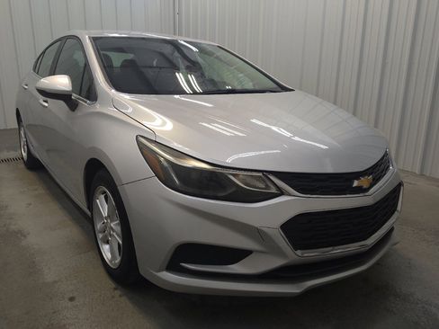 Used 2017 Chevrolet Cruze LT w/ Convenience Package FWD image 13