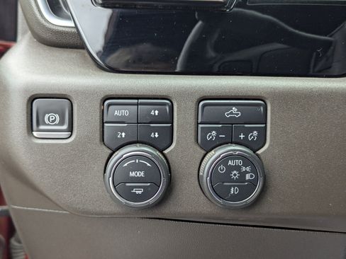 Used 2022 Chevrolet Silverado 1500 RST w/ Z71 Off-Road Package AWD/4WD image 10
