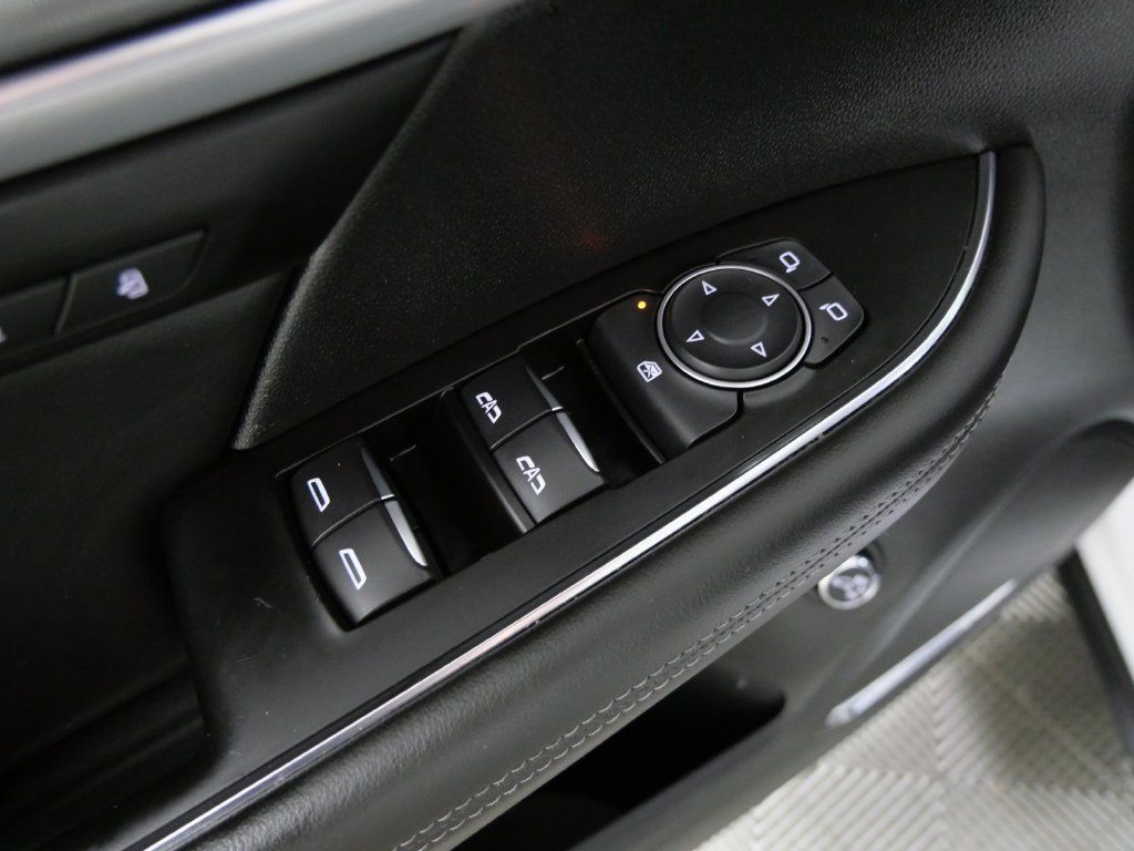 Used 2025 Buick Envision Avenir AWD/4WD image 19