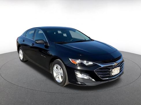 Used 2024 Chevrolet Malibu LT image 2