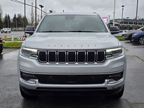 Used 2025 Jeep Wagoneer 4WD image 2