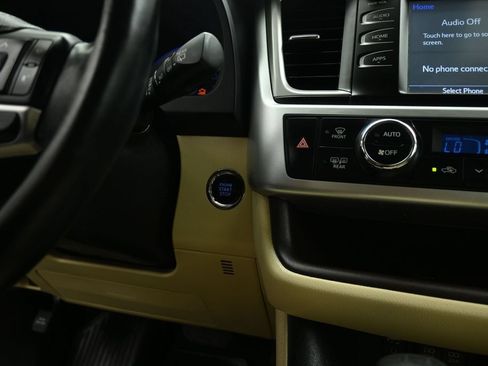 Used 2018 Toyota Highlander XLE AWD/4WD image 15