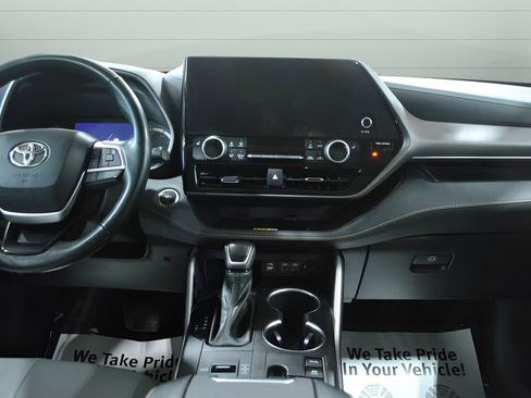 Used 2023 Toyota Highlander Bronze Edition image 14