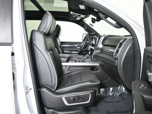 Used 2025 RAM 1500 Laramie w/ Sport Appearance Package AWD/4WD image 14
