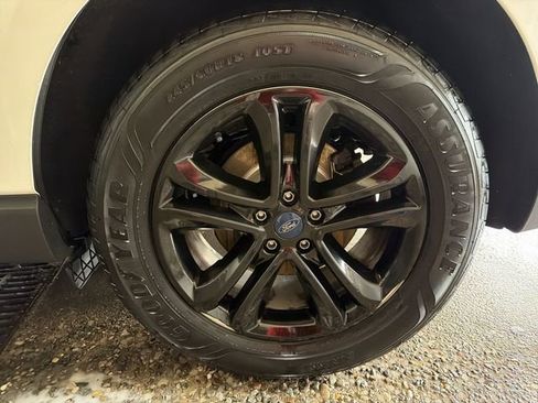 Used 2019 Ford Edge SEL w/ Cold Weather Package image 10