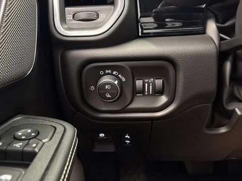 New 2026 RAM 1500 Laramie AWD/4WD image 39