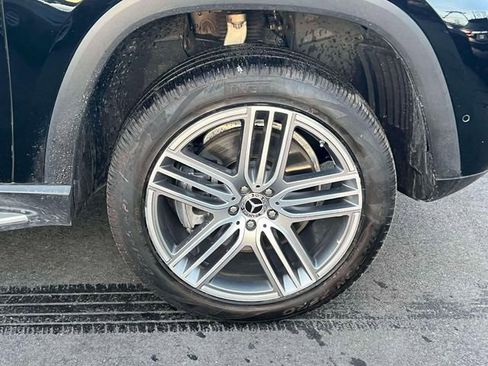 Used 2022 Mercedes-Benz GLS 450 4MATIC image 11