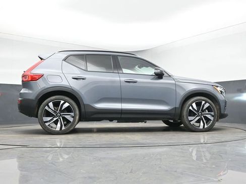 Used 2023 Volvo XC40 B5 Plus w/ Climate Package image 16
