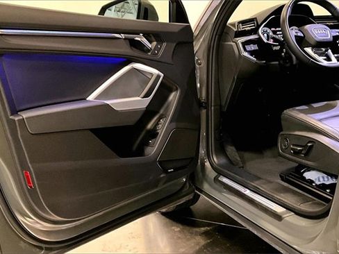 Used 2024 Audi Q3 2.0T Premium Plus image 17