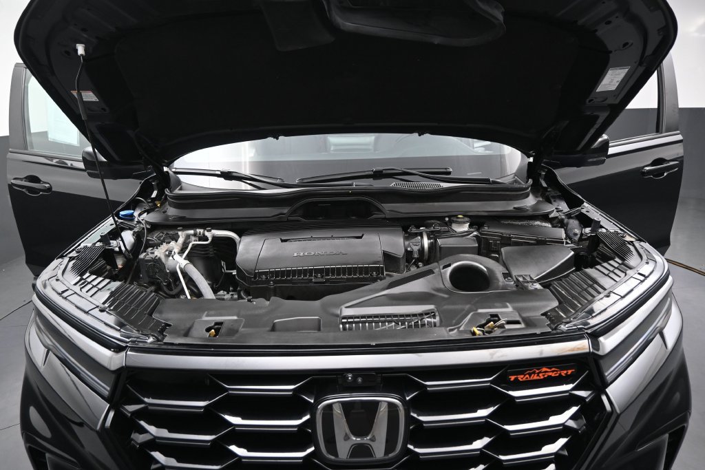 Used 2025 Honda Pilot TrailSport image 34