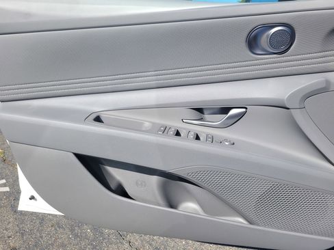 New 2025 Hyundai Elantra SEL image 17
