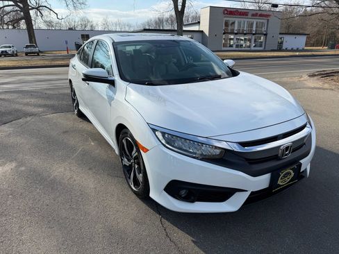 Used 2016 Honda Civic Touring image 3