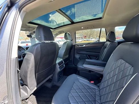 Used 2024 Volkswagen Atlas SEL Premium R-Line image 10