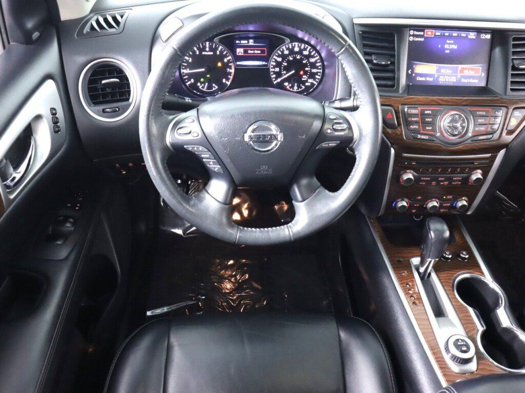 Used 2017 Nissan Pathfinder Platinum AWD/4WD image 37