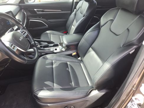 Used 2025 Kia Telluride S FWD image 18