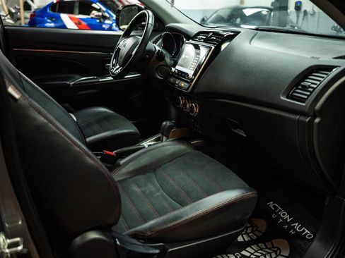 Used 2024 Mitsubishi Outlander Sport SE image 13