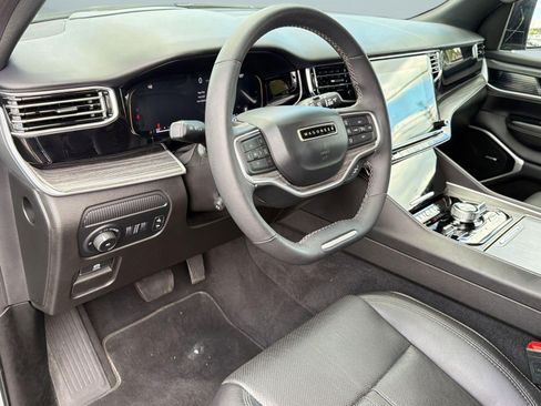 Used 2023 Jeep Wagoneer Series III w/ Preferred Equipment Group AWD/4WD image 4
