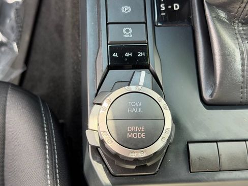 Used 2025 Toyota Tacoma TRD Sport AWD/4WD image 25