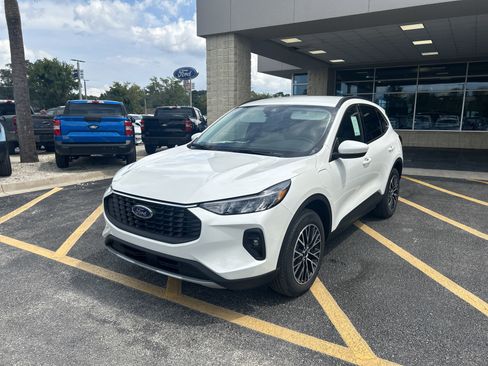 New 2025 Ford Escape SE image 3