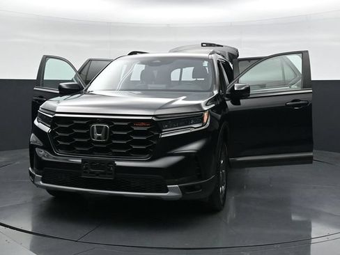 Used 2025 Honda Pilot TrailSport image 49
