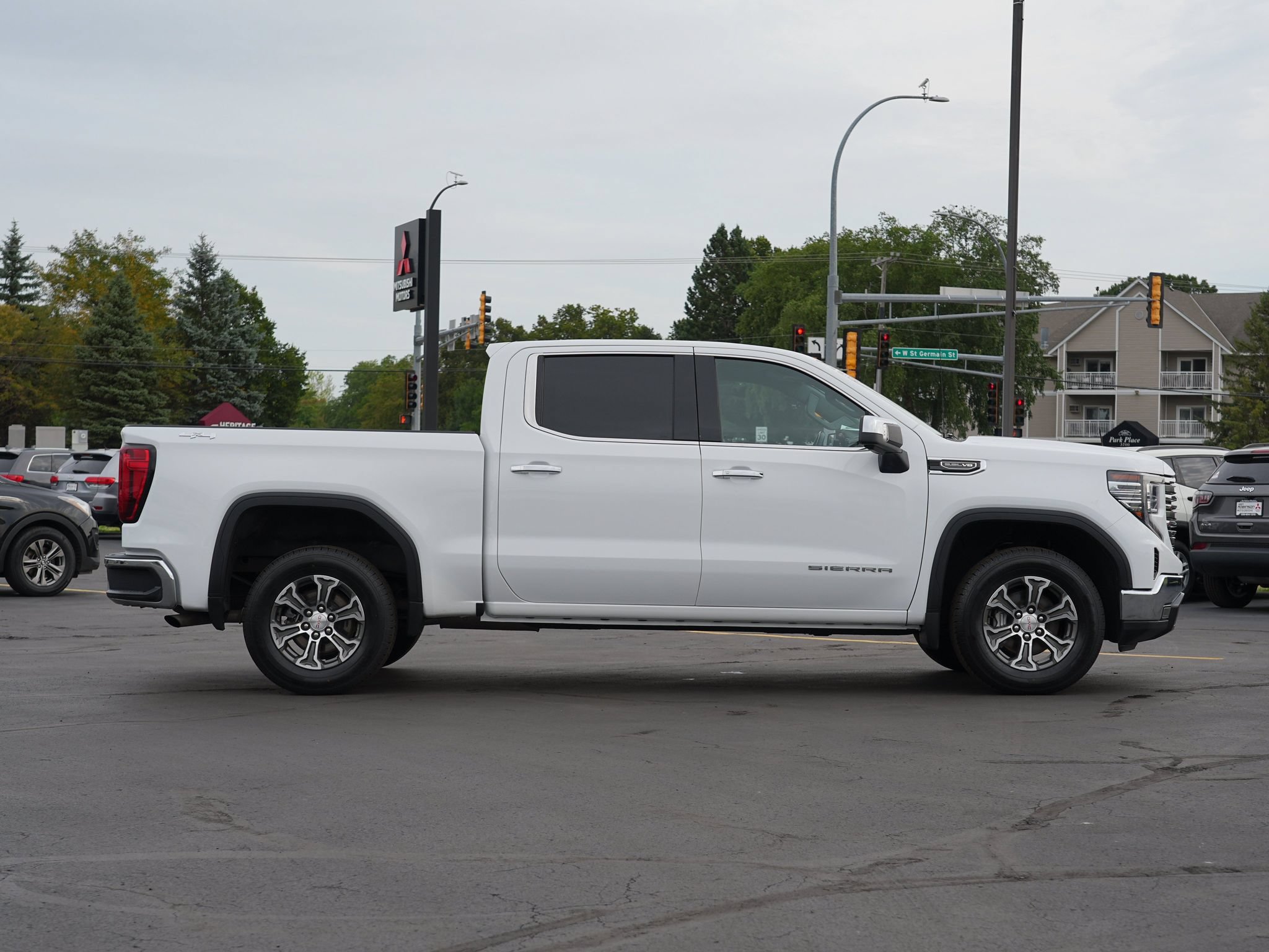 Used 2025 GMC Sierra 1500 SLT AWD/4WD image 2