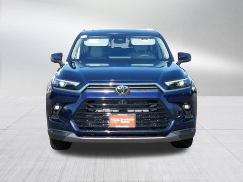 Certified 2026 Toyota Grand Highlander Platinum image 2