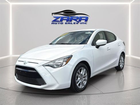 Used 2017 Toyota Yaris iA FWD image 3