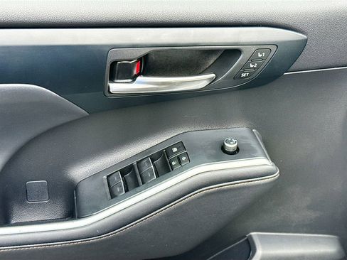 Used 2023 Toyota Highlander Bronze Edition image 19