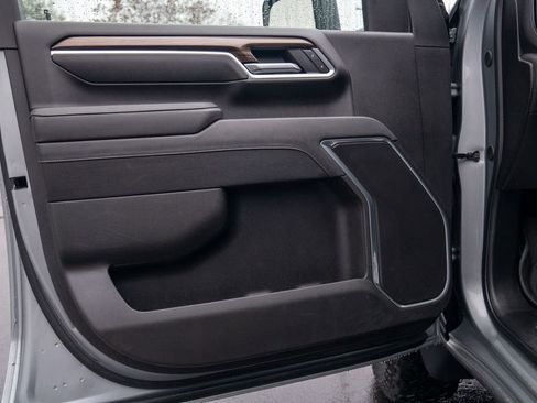 Used 2025 Chevrolet Silverado 2500 LT w/ Convenience Package image 19