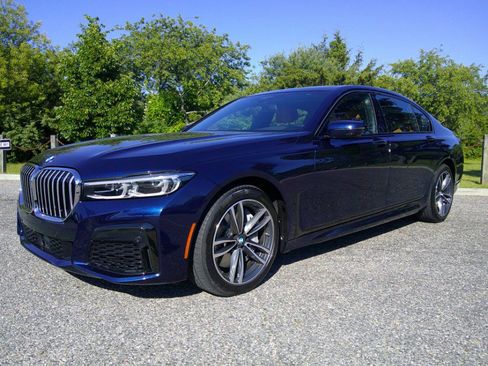 Used 2021 BMW 750i xDrive w/ Luxury Rear Seating Package AWD/4WD image 12