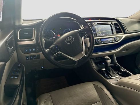 Used 2017 Toyota Highlander Limited Platinum image 25