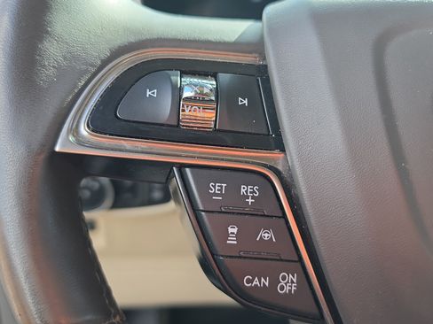 Used 2019 Lincoln Nautilus Reserve w/ Driver Assistance Package FWD image 13