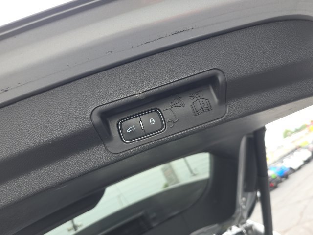 Used 2021 Ford Explorer Limited w/ Equipment Group 301A AWD/4WD image 37