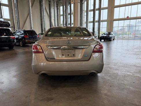 Used 2013 Nissan Altima 2.5 S FWD image 4
