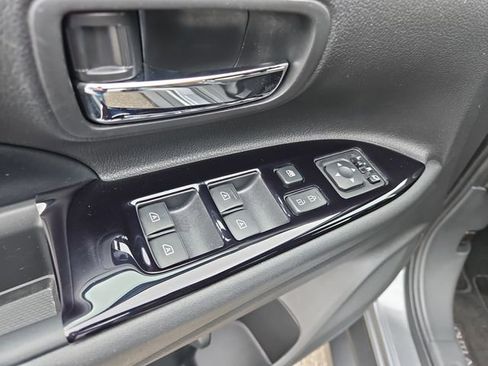 Used 2020 Mitsubishi Outlander SE image 18