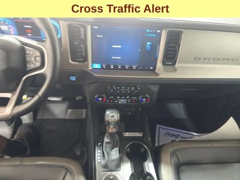 Used 2025 Ford Bronco Outer Banks AWD/4WD image 13