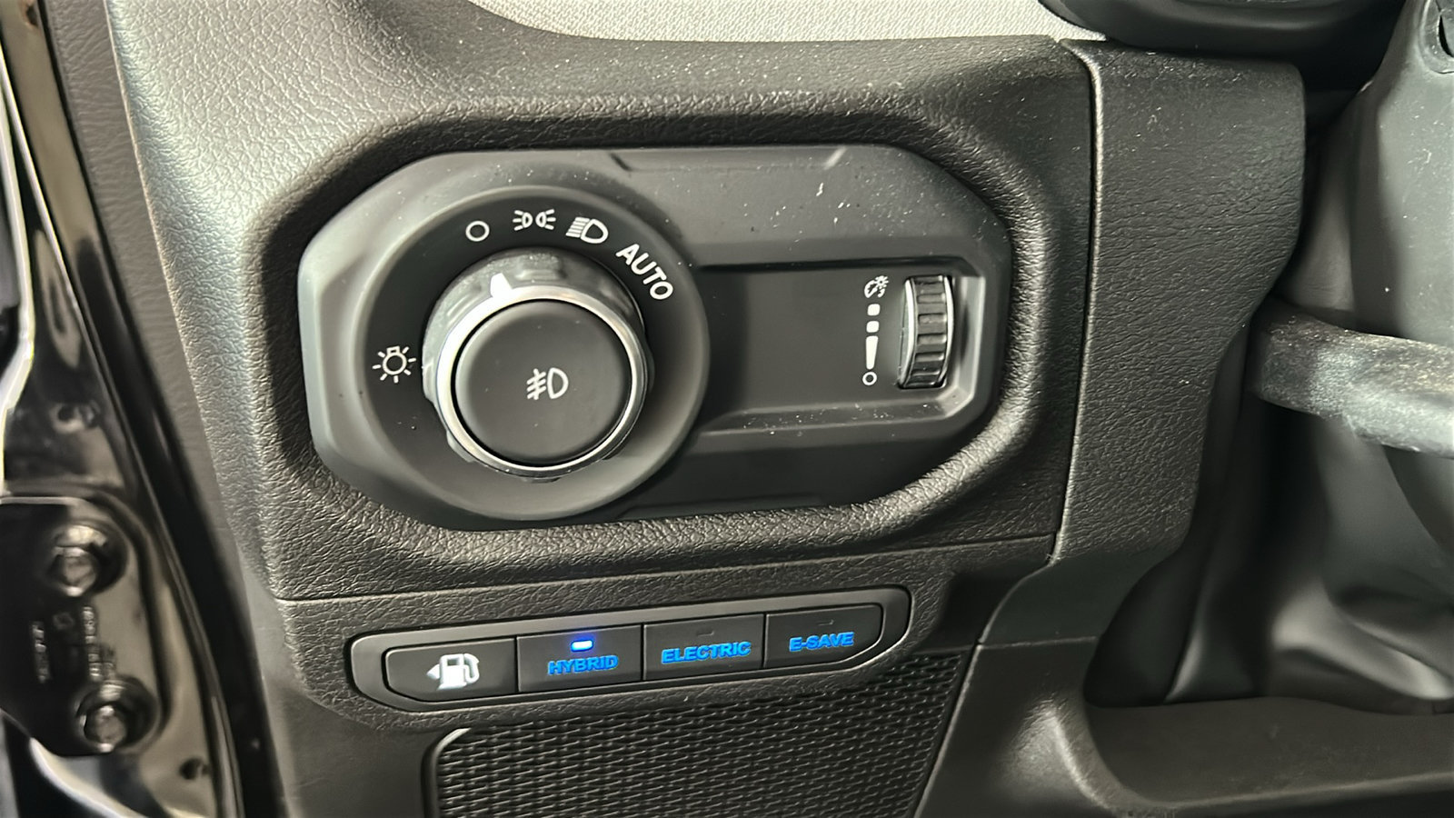 Used 2024 Jeep Wrangler Unlimited w/ Convenience Group AWD/4WD image 23