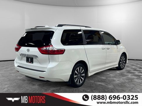 Used 2018 Toyota Sienna XLE image 3
