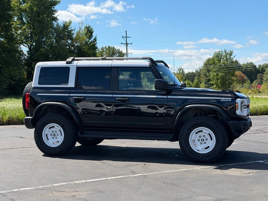 Used 2025 Ford Bronco Heritage Edition AWD/4WD image 4