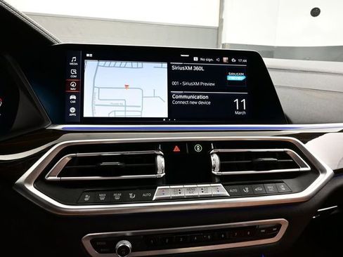 Used 2021 BMW X5 M50i w/ Premium Package image 9