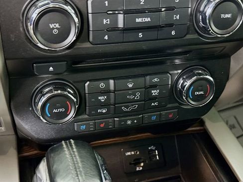 Used 2015 Ford F150 Lariat AWD/4WD image 21