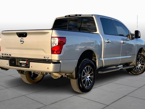 Used 2020 Nissan Titan SV w/ SV Convenience Package image 11