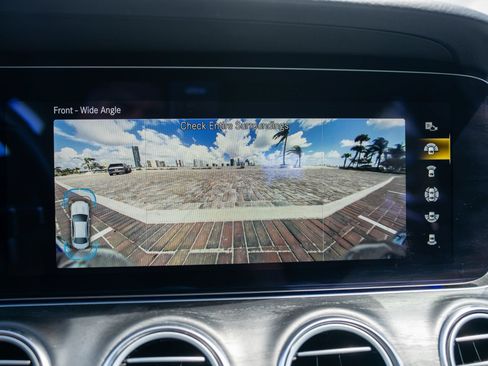 Used 2023 Mercedes-Benz E 350 4MATIC Sedan image 34